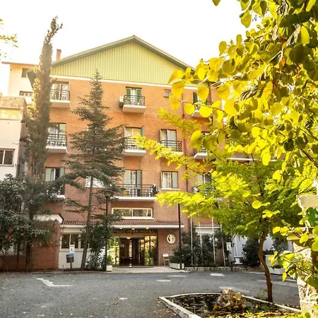 Forest Park فندق بلاتريس