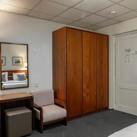 فندق Forest Park