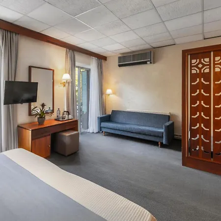 Forest Park 4* بلاتريس