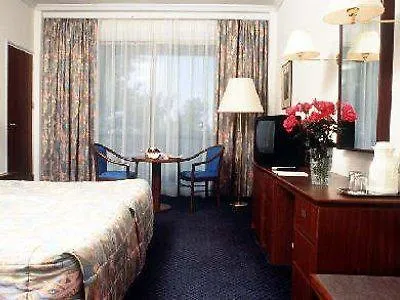 Forest Park Hotell 4*